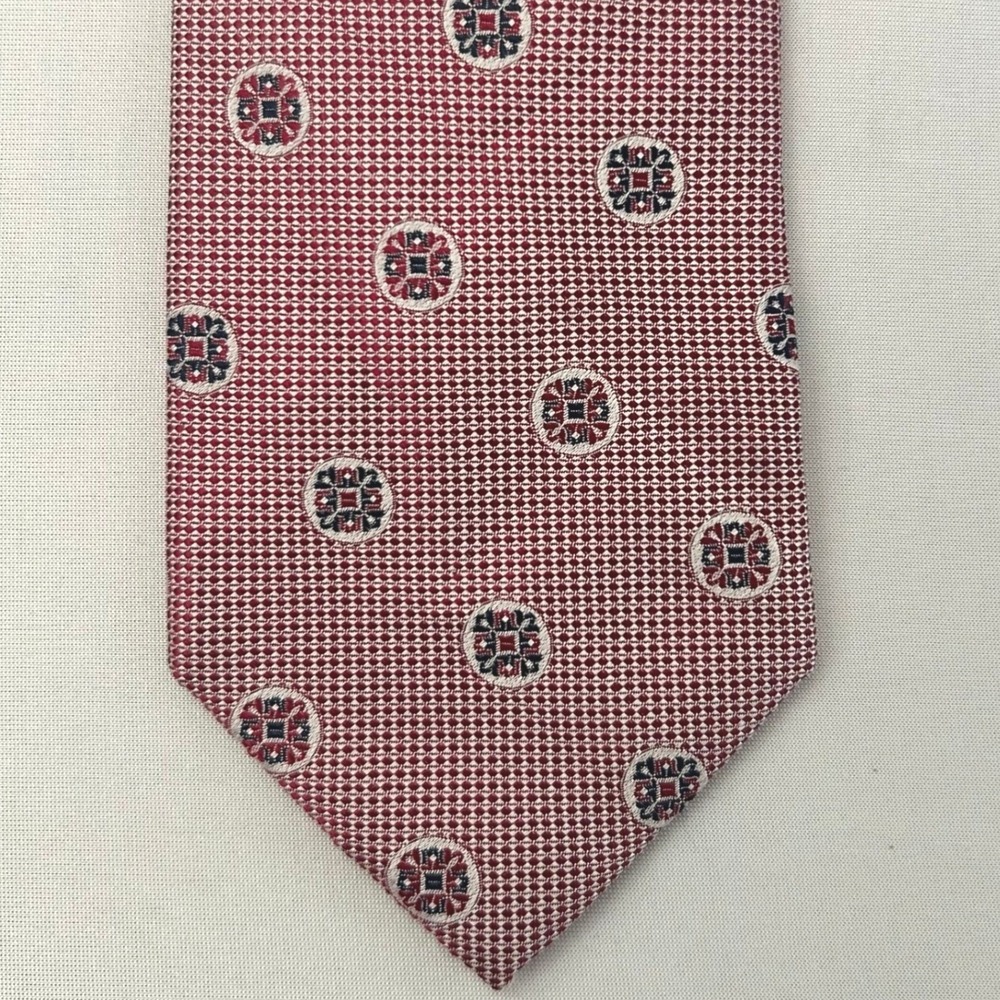 Jack Victor Tie Mens Red Geometric Medallion‎ Silk Exclusive Collection 58x3"